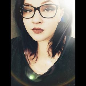 Meet your Posher, Emilee